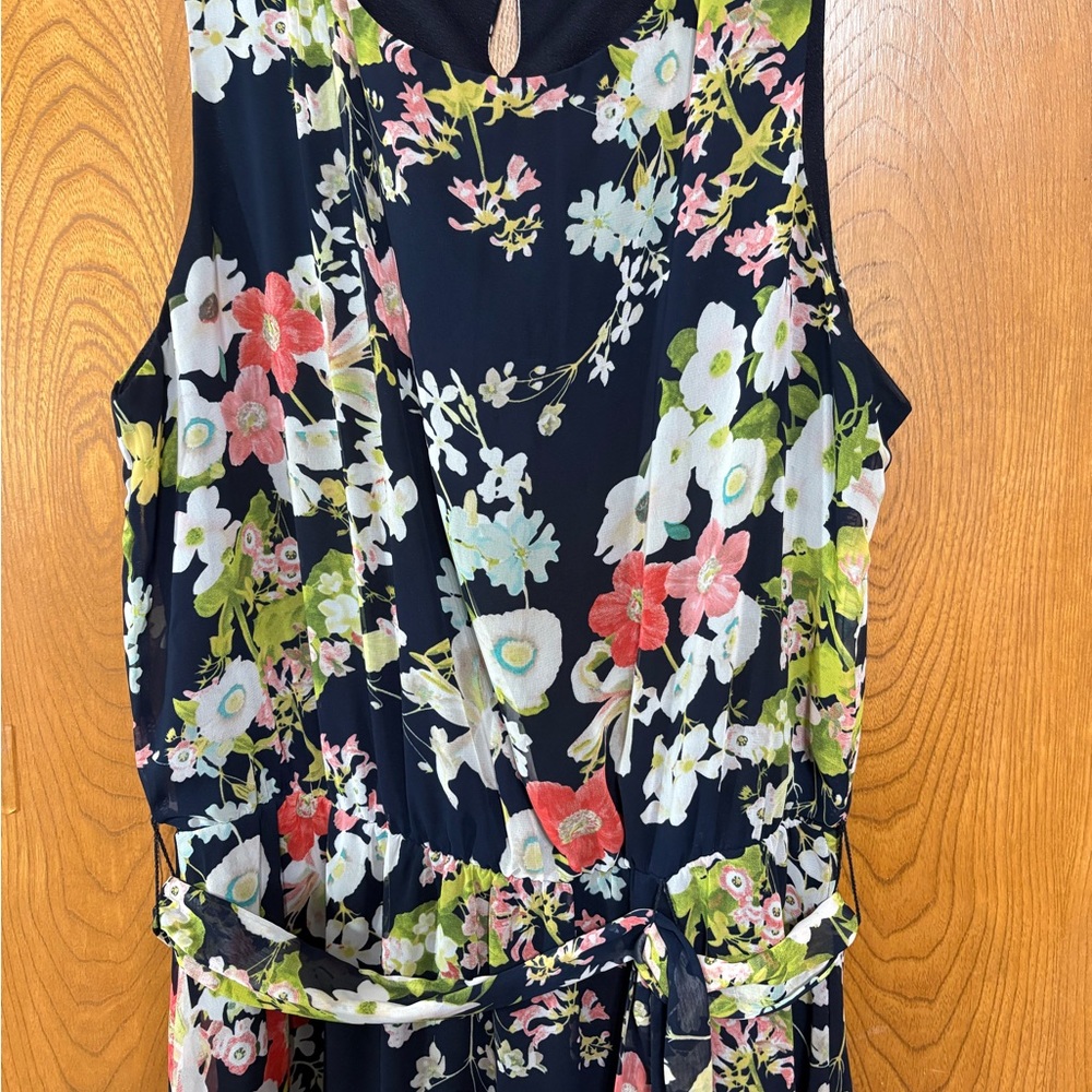 Covington Feminine Floral Maxi Dress - Picture 8 of 10